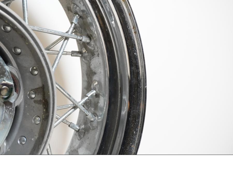 Extrabild5 på Fälg från en Yamaha XVS 1100 -2001 motorcykel.