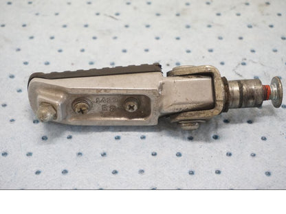 Baksidan på Fotpinne från en Kawasaki ZX-6R -2000 motorcykel.