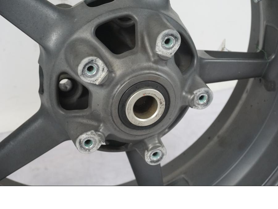 Extrabild4 på Fälg från en KTM 950 SM -2006 motorcykel.