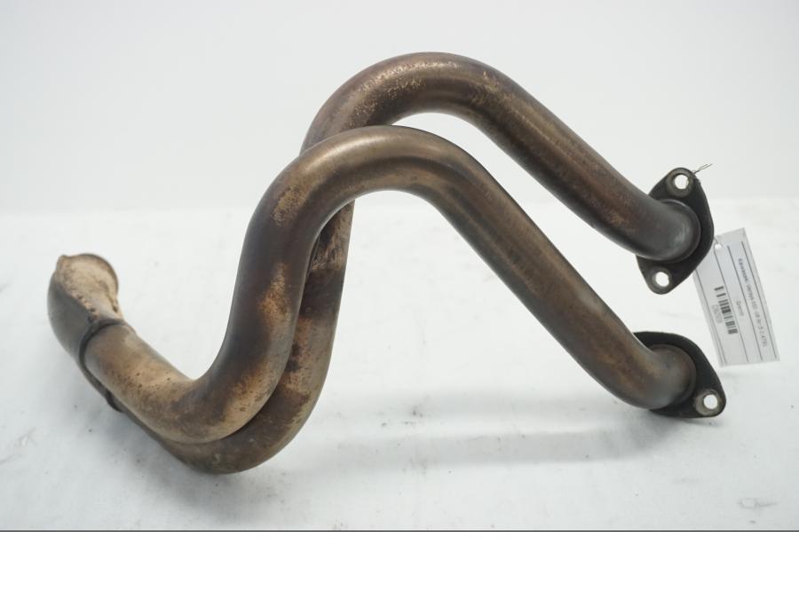 Framsidan på Grenrör från en Kawasaki Versys 650 -2008 motorcykel.