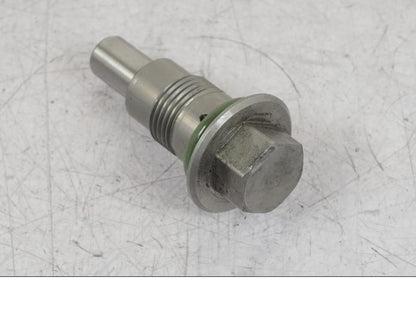 Baksidan på Kamkedjesträckare från en BMW R 1250 GS -2023 motorcykel.