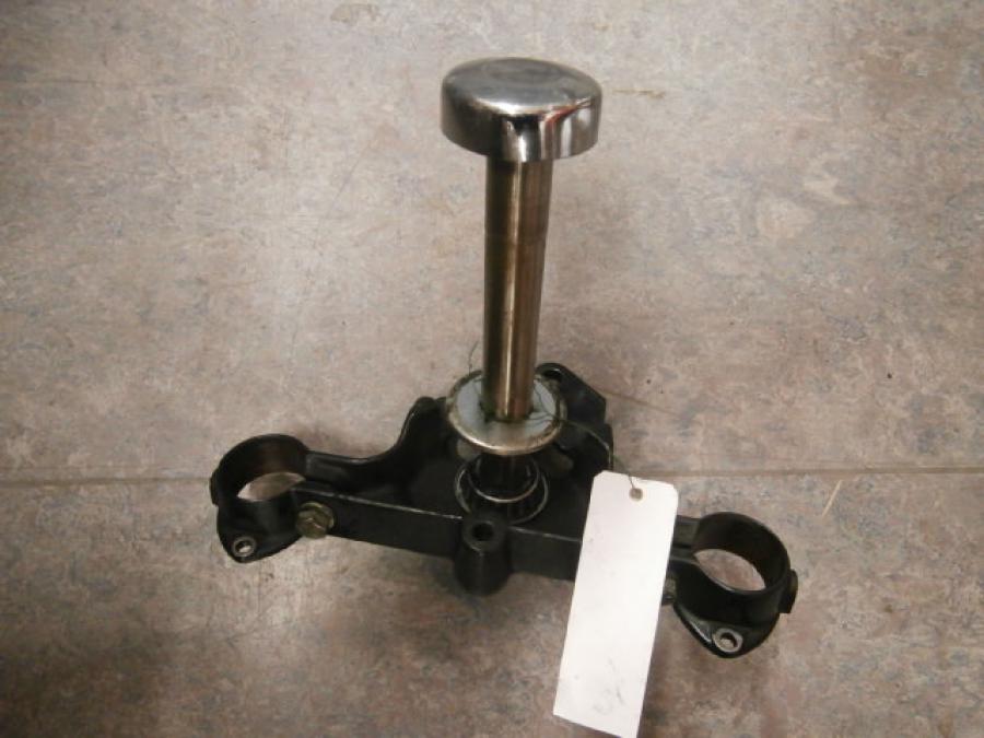 Framsidan på Gaffelkrona från en H-D Softail Heritage Classic FLSTC/I -1995 motorcykel.