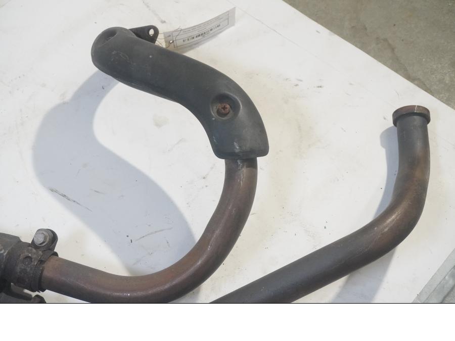 Höger sida på Grenrör från en Honda XRV 750 -1994 motorcykel.