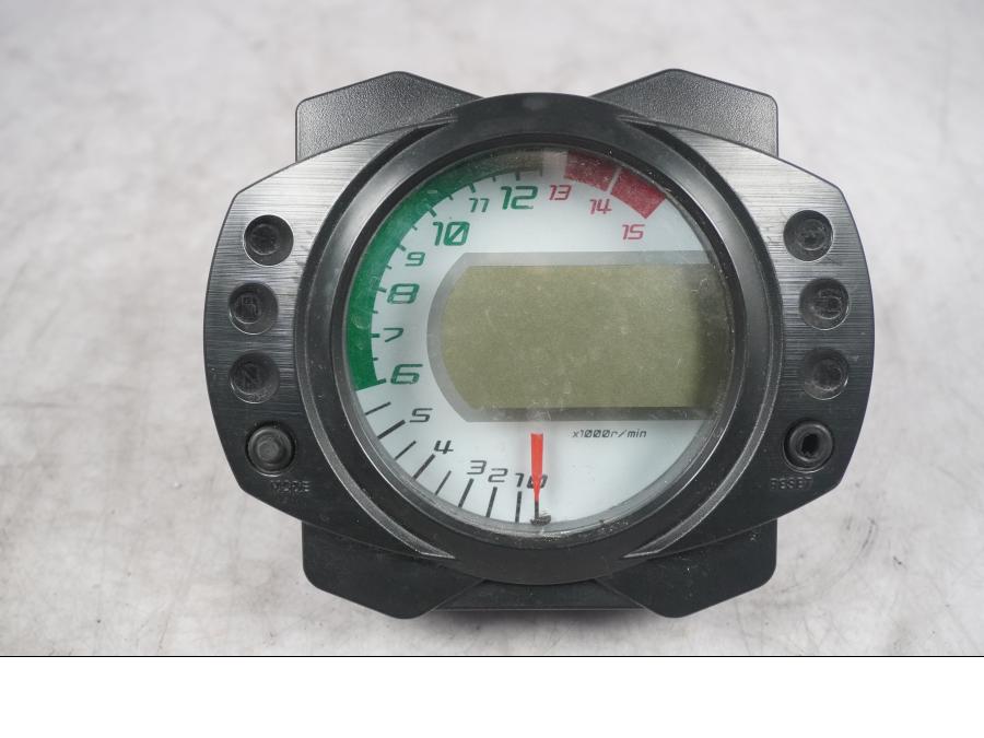 Framsidan på Instrumentpanel från en Kawasaki ZX-10R -2008 motorcykel.