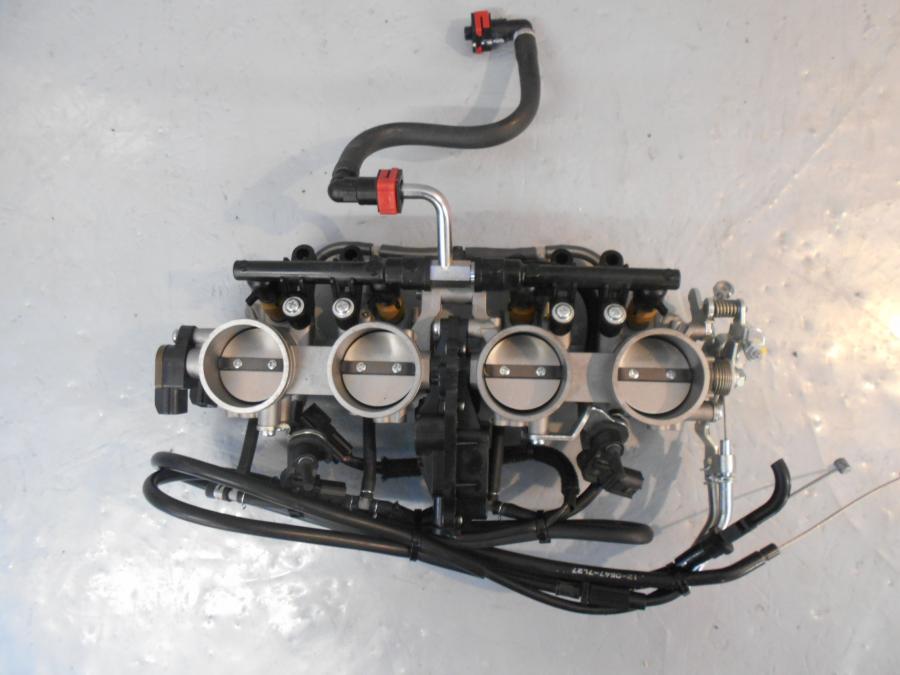 Framsidan på Spjällhus från en Kawasaki Z 900 -2018 motorcykel.