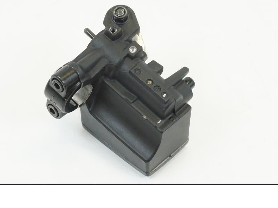 Vänster sida på Bromshuvudcylinder från en Yamaha MT-10 -2018 motorcykel.