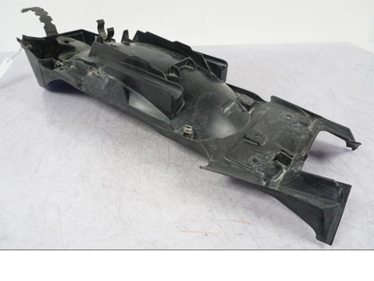 Vänster sida på Undertail från en BMW R 1200 GS -2005 motorcykel.