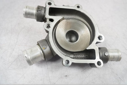 Höger sida på Vattenpump från en Ducati Multistrada 1260 -2020 motorcykel.