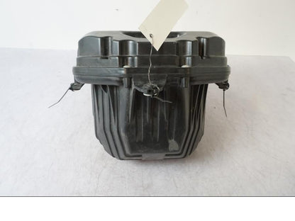 Höger sida på Luftburk från en Yamaha MT-09 -2016 motorcykel.