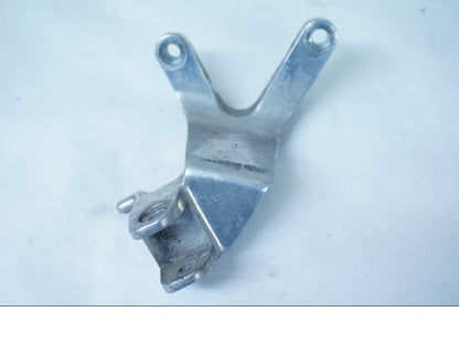 Framsidan på Fotpinnefäste från en Yamaha YZF 1000 R -1997 motorcykel.