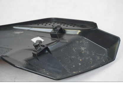 Snett nerifrån på Bensintankskåpa från en BMW R 1250 GS -2021 motorcykel.