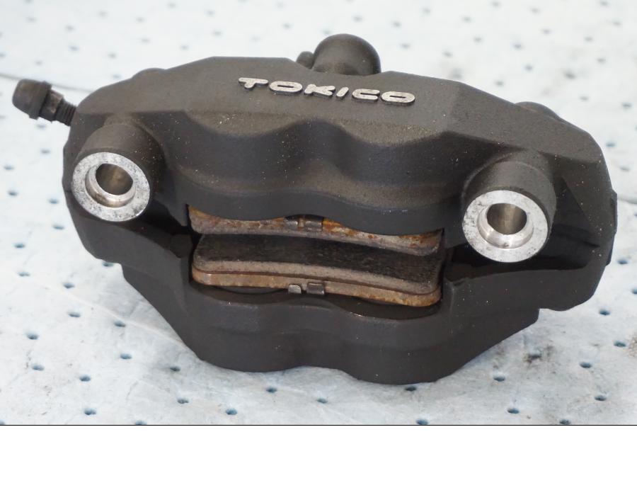 Snett uppifrån på Bromsok från en Suzuki GSX-R 1000 -2008 motorcykel.