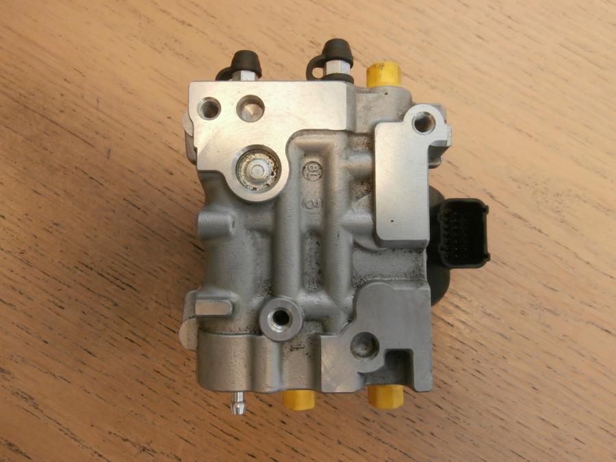 Framsidan på ABS Modulator från en Honda CBR 1000 RR -2009 motorcykel.