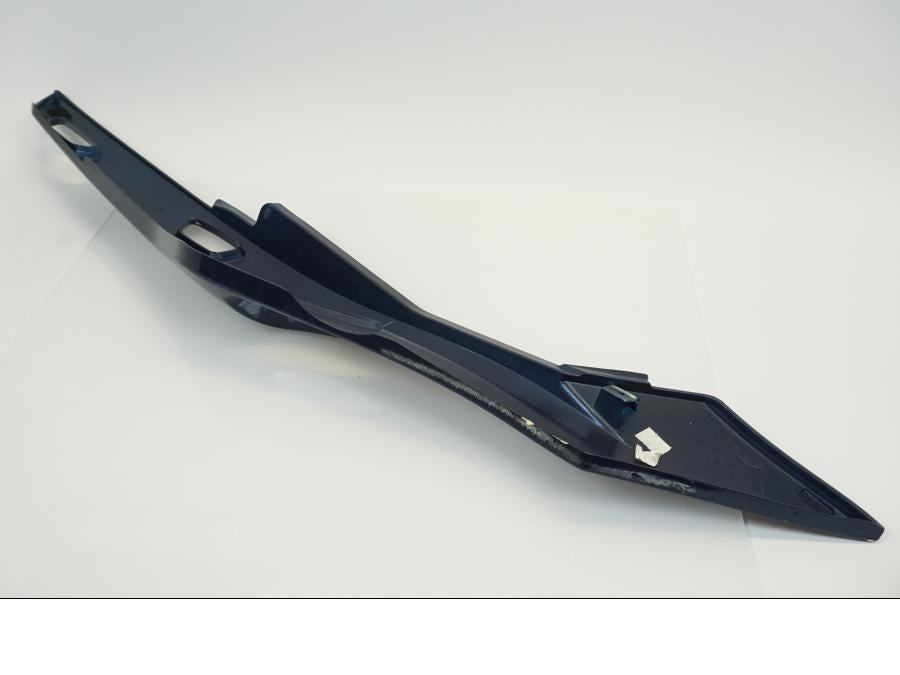 Snett uppifrån på Bakvinge från en Triumph Sprint GT -2011 motorcykel.