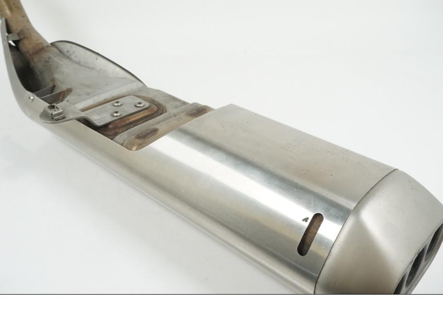 Snett uppifrån på Ljuddämpare från en BMW K 1600 -2015 motorcykel.