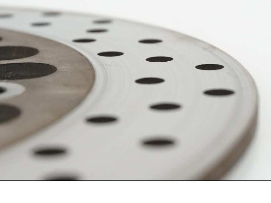 Snett nerifrån på Bromsskiva från en Yamaha XJ 900 -1997 motorcykel.