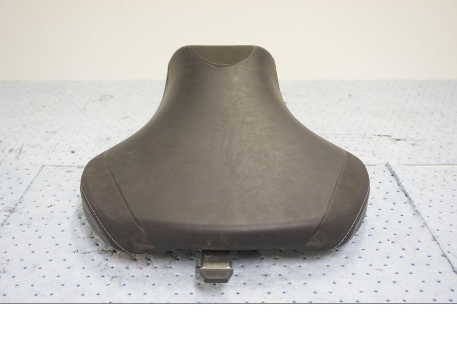 Höger sida på Sadel från en Kawasaki Ninja H2 -2019 motorcykel.