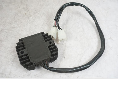 Snett nerifrån på Likriktare från en Kawasaki ZX-6R -2006 motorcykel.