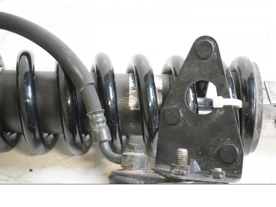 Höger sida på Stötdämpare från en Triumph Sprint GT -2011 motorcykel.