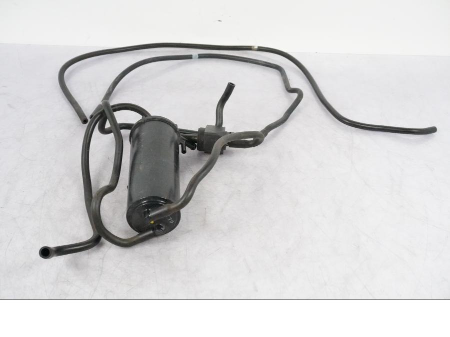 Framsidan på Fuel Evap System från en BMW R 1250 GSA -2021 motorcykel.