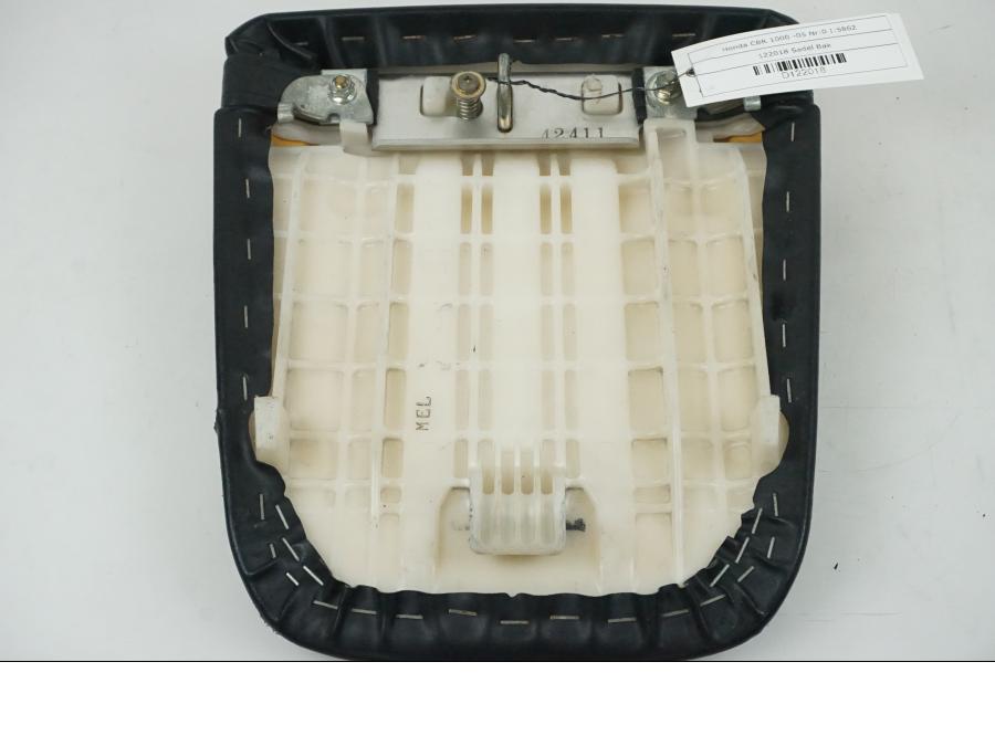 Vänster sida på Sadel från en Honda CBR 1000 -2005 motorcykel.