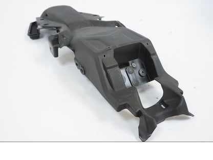 Snett uppifrån på Undertail från en Honda CB 650 R -2019 motorcykel.