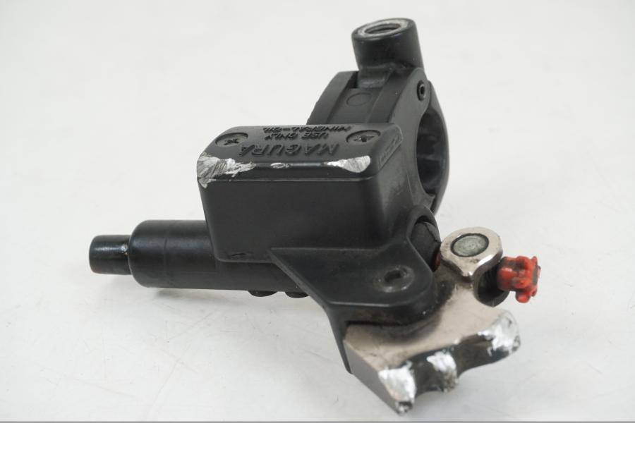 Höger sida på Kopplingshuvudcylinder från en KTM 990 SM -2009 motorcykel.