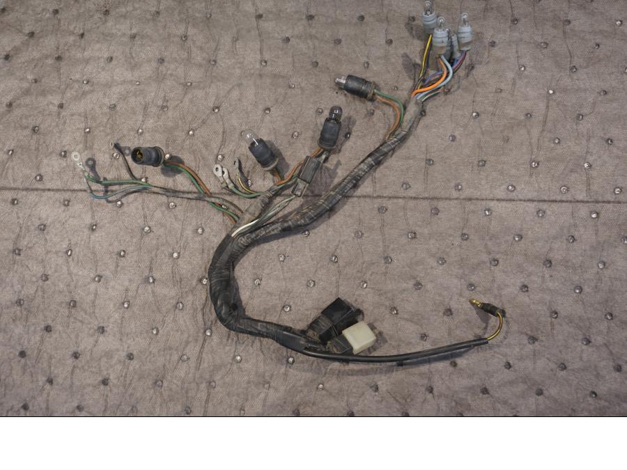 Framsidan på Instrumentkablage från en Honda XRV 750 -1995 motorcykel.