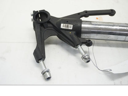 Höger sida på Gaffelben från en Ducati Multistrada 1158 V4 -2021 motorcykel.