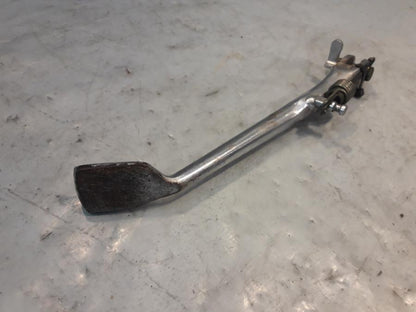 Baksidan på Sidostöd från en Suzuki VZ 800 -1999 motorcykel.