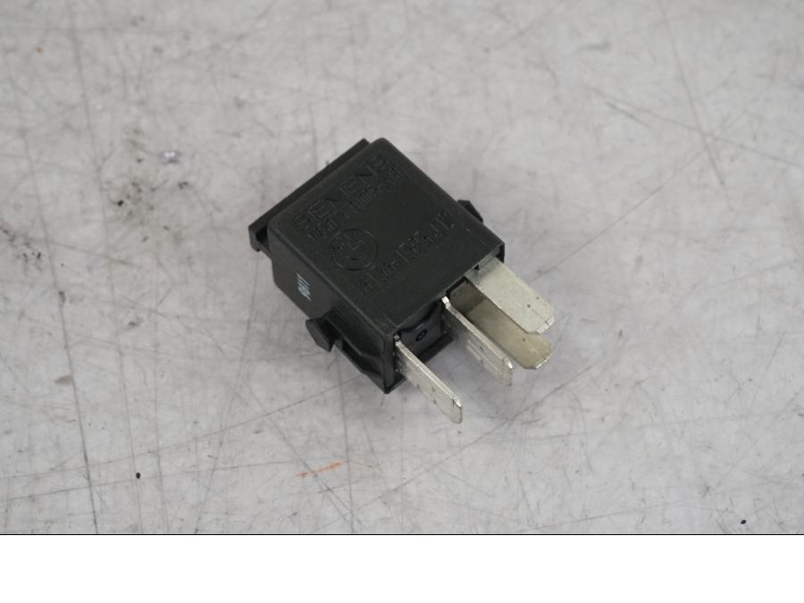 Framsidan på Relä från en BMW R 1100 GS -1998 motorcykel.