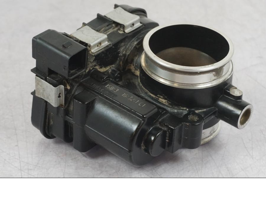 Framsidan på Spjällhus från en BMW R 1200 GS -2018 motorcykel.