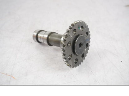 Framsidan på Kamaxel från en KTM 125 Duke -2017 motorcykel.