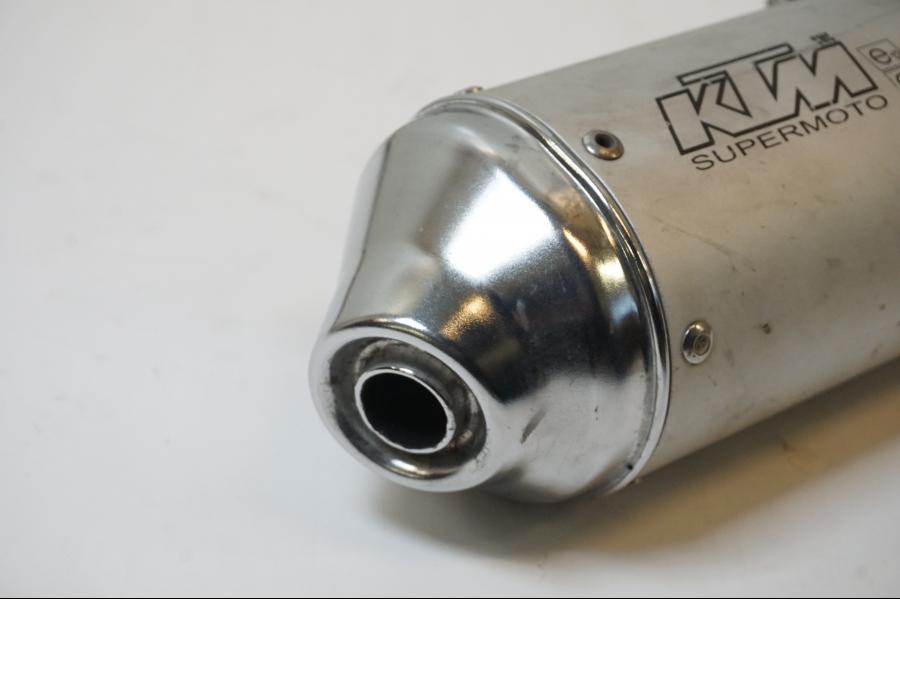 Snett uppifrån på Ljuddämpare från en KTM 625 SMC -2005 motorcykel.