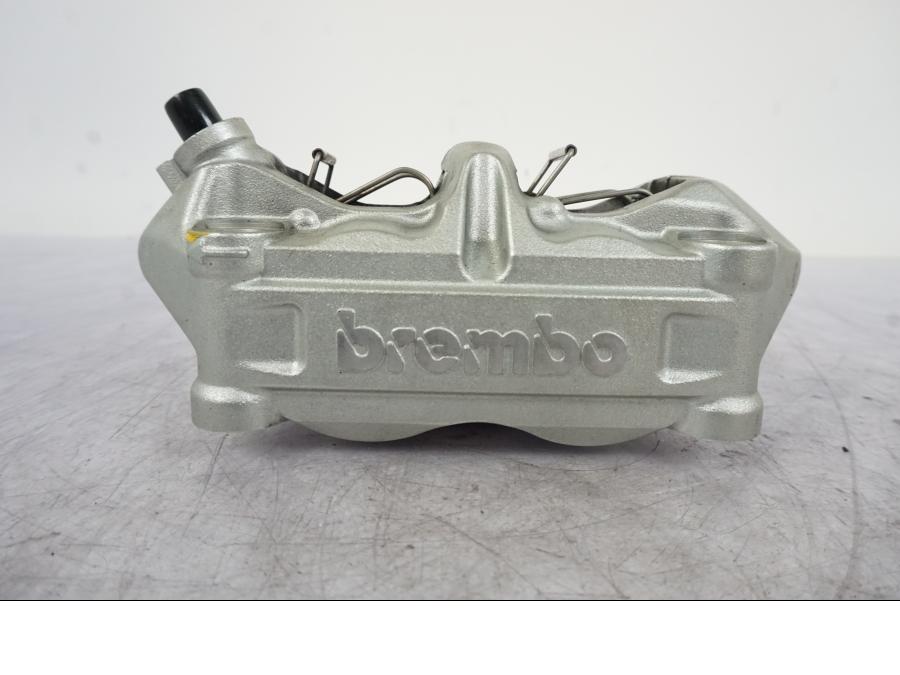 Baksidan på Bromsok från en KTM 1290 Super Duke R -2023 motorcykel.