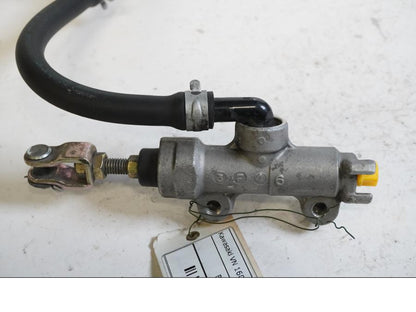 Baksidan på Bromshuvudcylinder från en Kawasaki VN 1600 Mean Streak -2004 motorcykel.