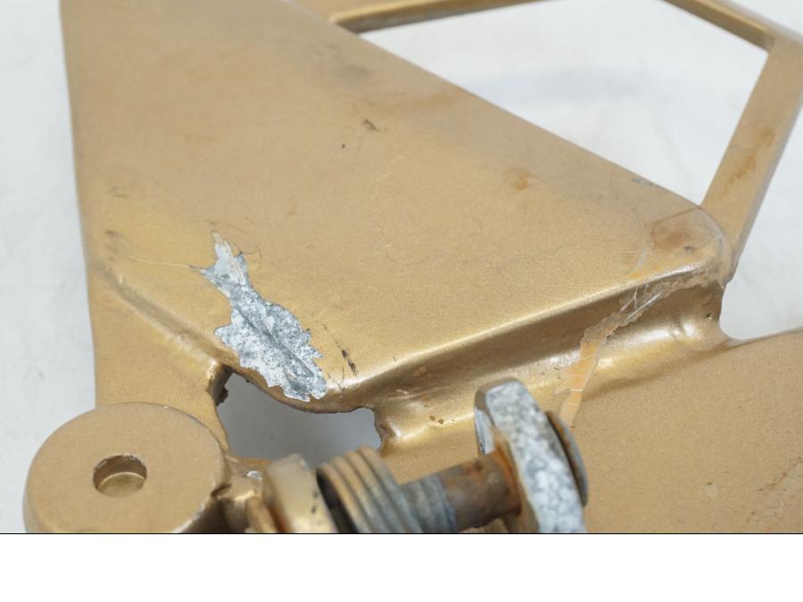 Höger sida på Fotpinnefäste från en Honda NSR 125 -1991 motorcykel.