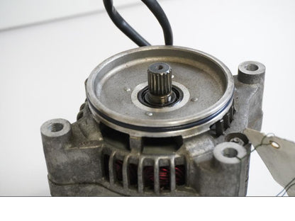 Baksidan på Generator från en Yamaha YZF 750 R -1994 motorcykel.