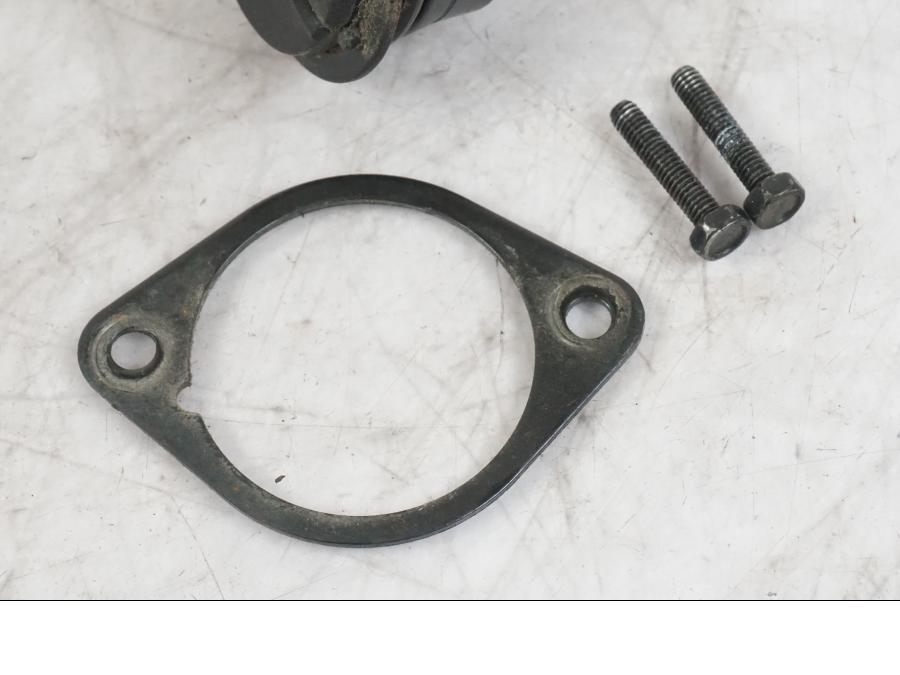 Baksidan på Bensintanksavluftare från en Buell 1125 R -2008 motorcykel.