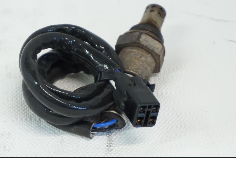 Vänster sida på Lambdasond från en Yamaha YZF R6 -2006 motorcykel.