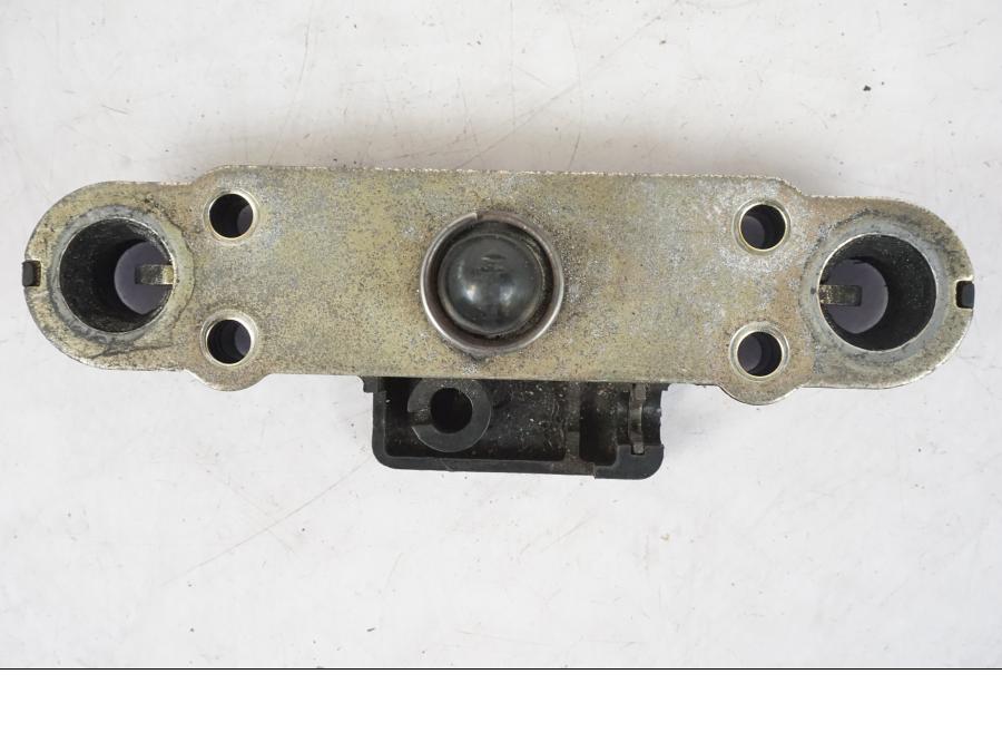 Baksidan på Sadellåsmekanism från en Suzuki GSX 550 EF -1985 motorcykel.