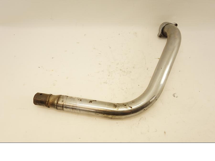 Framsidan på Grenrör från en Suzuki VS 1400 -2001 motorcykel.