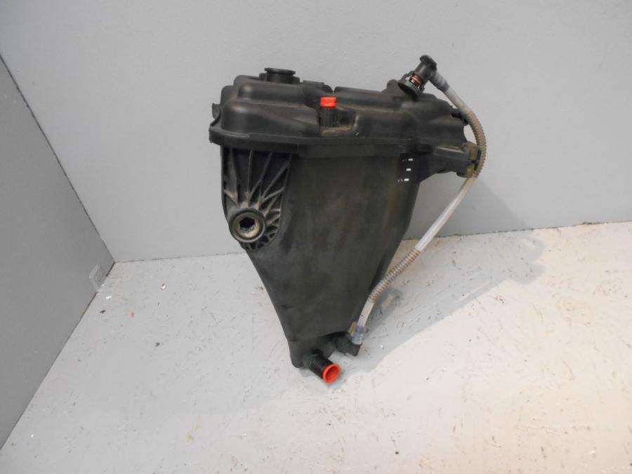 Höger sida på Oljetank från en BMW K 1300 R -2009 motorcykel.