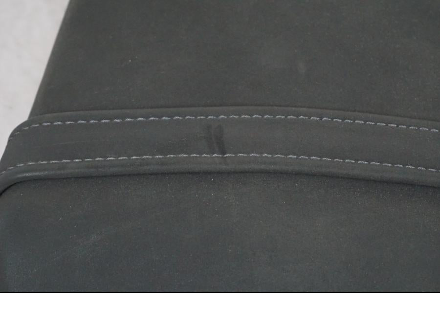 Höger sida på Sadel från en Yamaha MT 125 -2017 motorcykel.