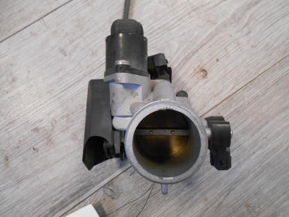 Baksidan på Spjällhus från en BMW R 1200 GS -2007 motorcykel.