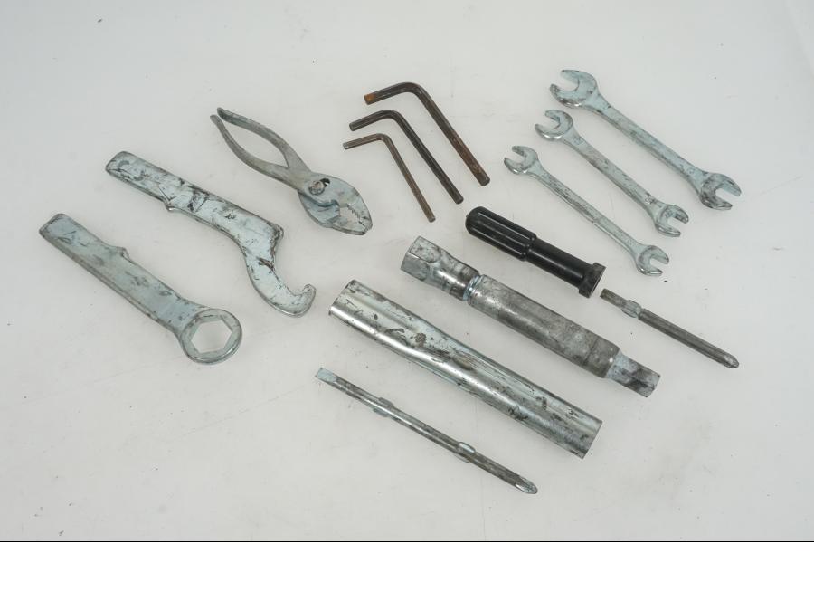 Baksidan på Verktyg från en Yamaha XJ 900 S -1997 motorcykel.