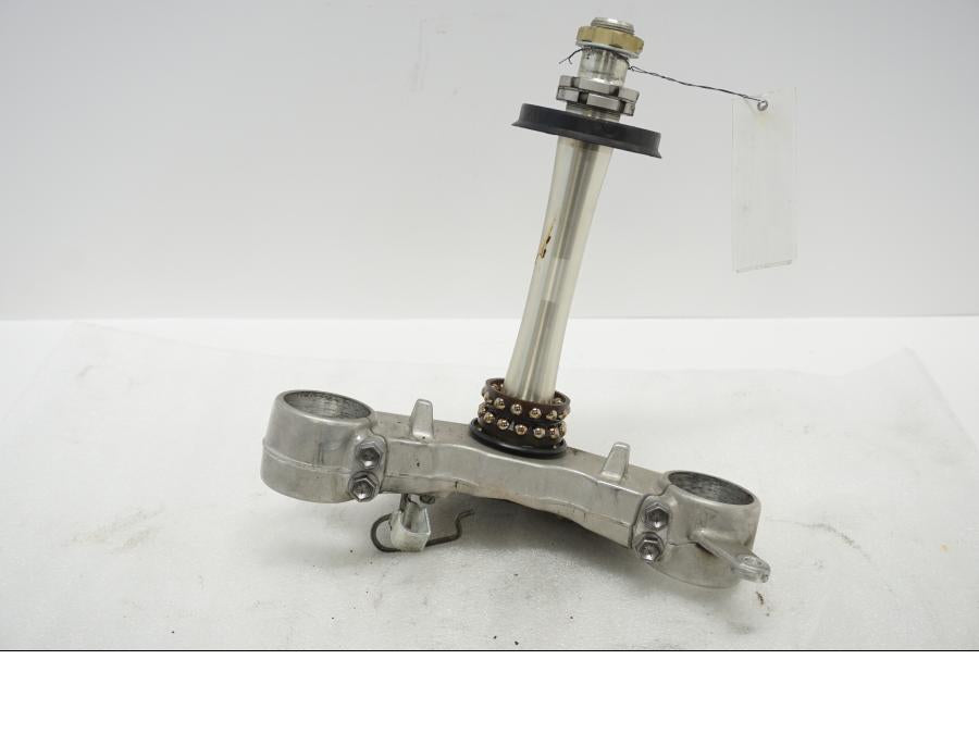 Framsidan på Gaffelkrona från en Suzuki SV 1000 -2007 motorcykel.