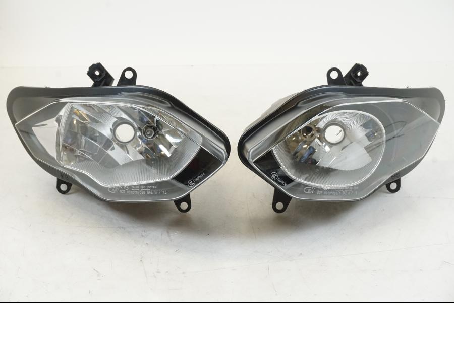 Framsidan på Strålkastare från en BMW R 1200 RS -2014 motorcykel.