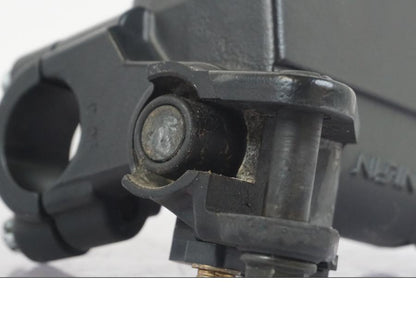 Snett nerifrån på Bromshuvudcylinder från en Suzuki GSX 1300 RX -1999 motorcykel.