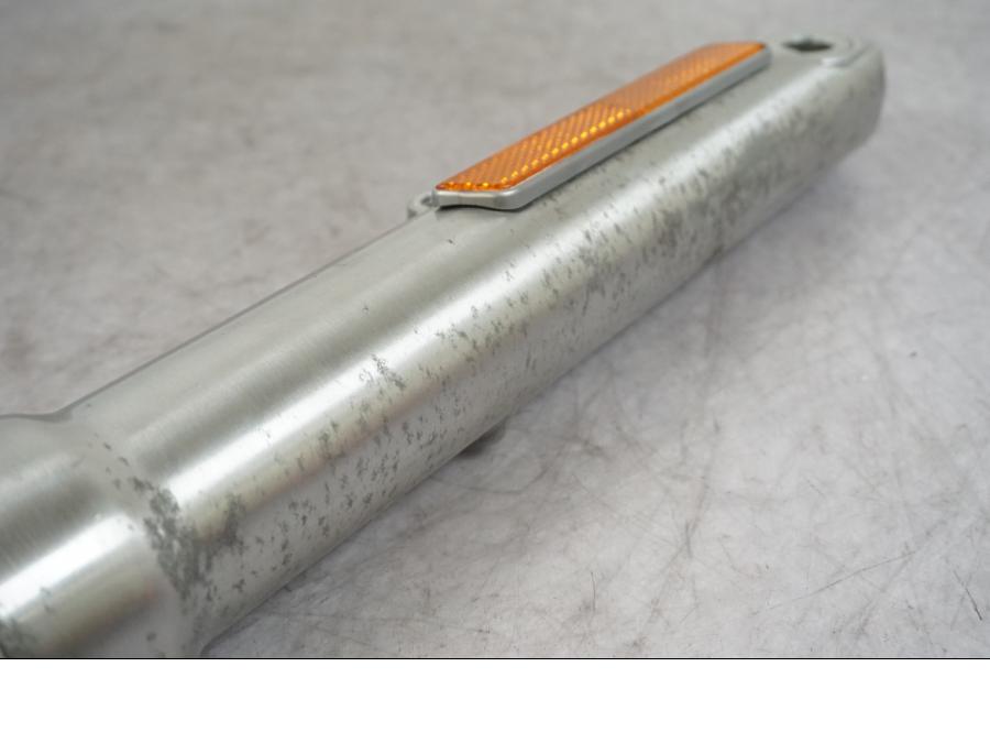 Vänster sida på Gaffelben från en H-D V-Rod 1130 -2002 motorcykel.